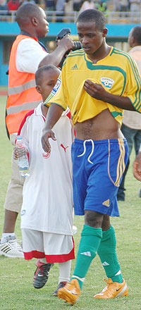 Haruna Niyonzima believes Taifa Stars are in for a tough test in Kigali. (File Photo)