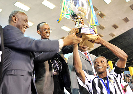 APR captain, Patrick Mafisango, receiving the trophy from President Paul Kagame yesterday.(Photo: Urugwiro Village)