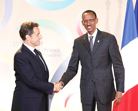  President Kagame being welcomed by President Sarkozy at the France Africa Summit in Nice (Photo Urugwiro Village)