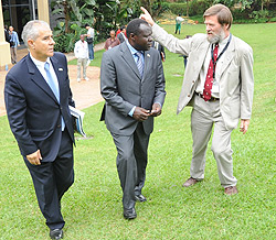 Minister Christopher Bazivamo talks to Dr. Ian Redmond as Executive Secretary Convention on Biological Diversity Ahmed Djoghlaf looks on. (Photo J. Mbanda)