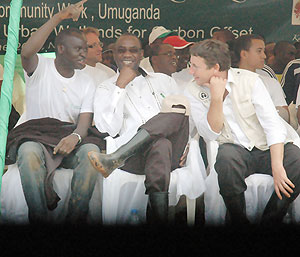 (L-R)Environment Minister, Stanislas Kamanzi, Cheik Sidi Diara, UN Under Secretary General Special Advisor for Africa and UNEP Executive Director,  Achim Steiner, after planting the trees yesterday (Photo F. Goodman)