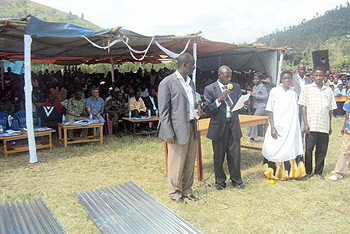 Nyagatare District Mayor, Atuhe Fred Sabit handing over iron sheets to beneficiaries  as part of efforts geared phasing out  grass thatched houses in the district. (Photo: D. Ngabonziza)