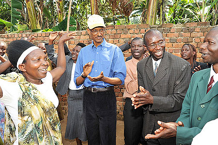 Residents of Kinini village, Nyamasheke District welcome President Kagame during his tour of the Western Province. (Photo: Urugwiro Village)