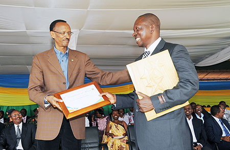 President Paul Kagame awards one of the best taxpayers Theobald Bavugamenshi. (Photo J Mbanda)