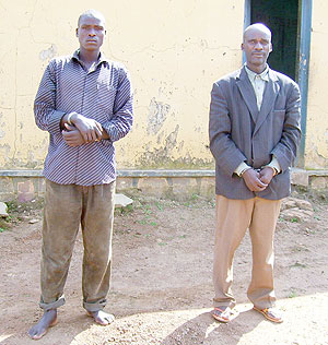 Claudien Mulindabigwi (left) and his alleged accomplice Franu00e7ois Nsengiyumva at Byumba Police station on Tuesday. (Photo: A. Gahene)