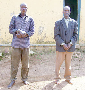 Claudien Mulindabigwi (left) and his alleged accomplice Franu00e7ois Nsengiyumva at Byumba Police station on Tuesday. (Photo: A. Gahene)