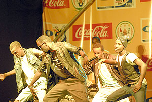 Rwandan dancers doing their thing.