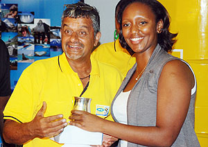 Rajan (l) canu2019t hide his glee as he receives the dayu2019s top prize from MTNu2019s Senior Marketing Executive Yvonne Makolo