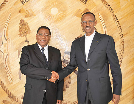 President Kagame with the Secretary General of the Common Market for Eastern and Southern Africa (COMESA), Sindiso Ngwenya yesterday (Photo Urugwiro Village)