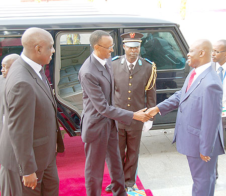 President Kagame arrives at the Parliament in Kinshasa and is welcomed by the president of the National Assembly, Evariste Boshab (Photo Urugwiro Village)