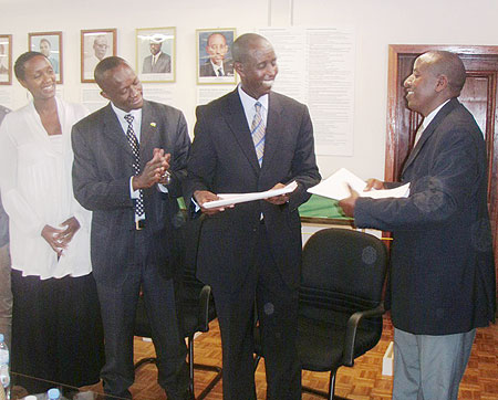 L-R: Carole Karemera, Minister Joseph Habineza, Alphonse Umulisa and Christophe Muhoza during the hand-over ceremony (Photo: P. Ntambara)