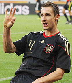 Klose celebrates his third goal of the tournament. (Net photo)