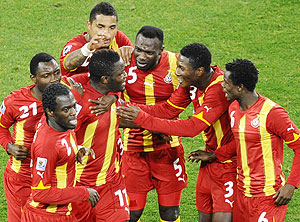 Ghana players celebrate Sullei Muntariu2019s goal against Uruguay. (Net photo)