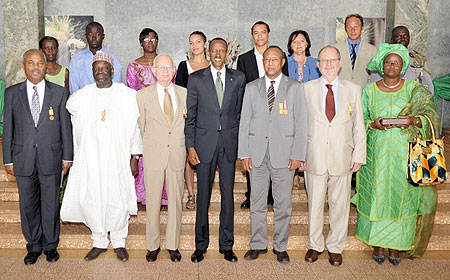 President Paul Kagame (C) with some of the foreigners who received medals.(Photo Urugwiro Village)