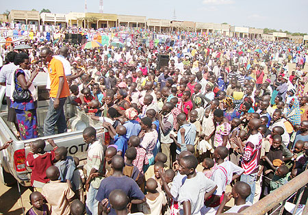 Thousands of Rwimiyaga residents braved scotching sun to listen to NEC officials. (Photo: S. Rwembeho)