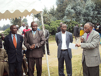 Bishop John Rucyahana unites the leaders of Abagiri from Rubavu and Musanze (Photo B. Mukomboizi)