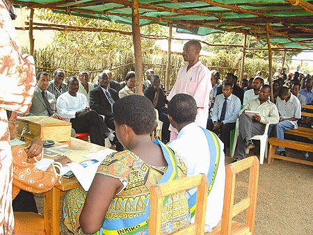 Gacaca judges during trial (File photo)