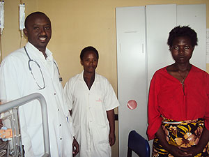 (From L- R) Dr. Rutagengwa, Midwife Ingabire and Athanasia Niyigena at Rwamagana Hospital. Photo S. Rwembeho