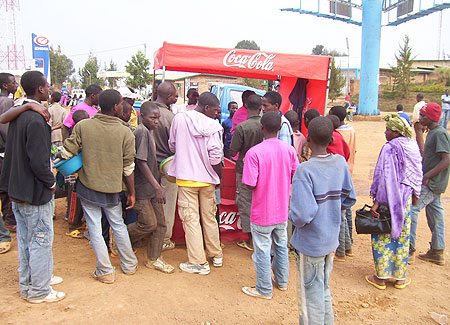 Byumba town residents gather at Cocacola mobile kiosk to buy the new Fanta Fiesta on Saturday. (photo/A.Gahene)