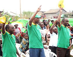 Higiro accompaigned by party president, Protais Mitari at the campaign rally in Byangabo, Musanze.(Photo; B. Mukombozi)