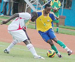 Jean Claude Iranzi tries to dribble past a Mali player during the 2009 Africa Youth Championship. (File Photo)