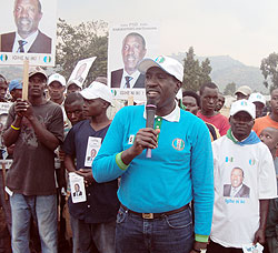 Ntawukuriryayo addressing a rally in Rubavu district yesterday (Photo: R. Mugabe)