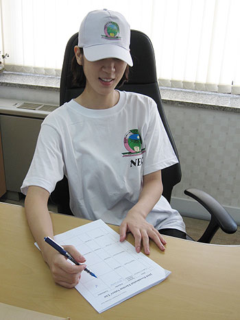 Elections volunteer, crosschecks the votersu2019 list 