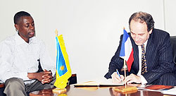 Defence Minister Gen. James Kabarebe (L) with French Ambassador Laurent Contini, during their meeting yesterday (Photo F Goodman)