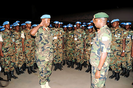 Lt. Gen. Ceasar Kayizari (R) welcomes the peacekeepers led by Col. Chris Murari yesterday. (Photo  F. Goodman )