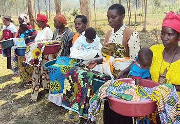 Women in Gakenke receive rewards for full compliance with  antenatal care guidelines. (Photo: B. Mukombozi)