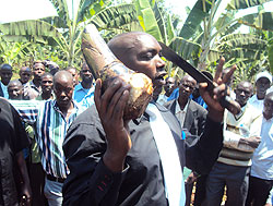 Anastazi Rwabizinkwaya demonstrating the proper way of banana planting in Gatore village, Kirehe (Photo S. Rwembeho)