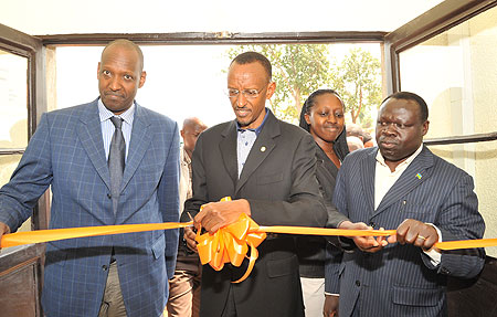President Kagame commissions the factory yesterday as Kari Gahiga (L), the chairman of Roka Rwanda and Christophe Bazivamo, Minister of Mines (R), look on .(Photo Village Urugwiro)