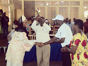 Fatou Harerimana of NEC awards Cyeru sector which led in voter turn-out. (Photo / B. Mukombozi)
