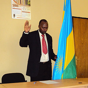 Provincial Executive Secretary Paul Jabo swearing in yesterday (phot S Nkurunziza)