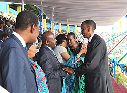 President Kagame greeting his Burundian counterpart, Pierre Nkurunziza yesterday (Photo Urugwiro Village)