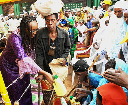 Yvonne Mubilizi the MTN Foundation Manager giving food stuff to needy people at Nyamirambo mosque (Photo: T. Kisambira)