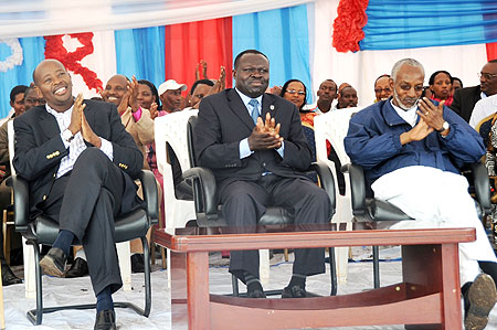 Minister of Local Government James Musoni, the RPF Vice chairman, Christopher Bazivamo, and RPF Secretary General, Francois Ngarambe  at Muhazi Beach yesterday. (Photo T.Kisambira)