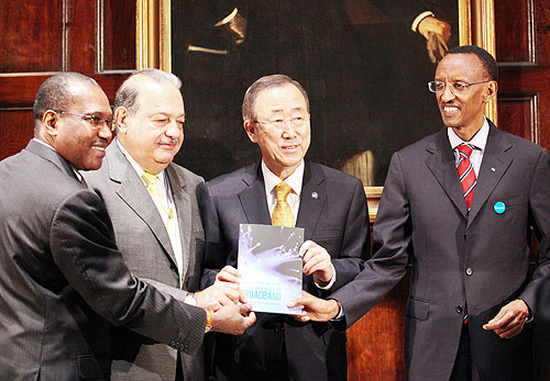 President Kagame and Carlos Slim with Dr Toure of ITU present the Report of the Broadband Commission to the UN Secretary General Ban ki-Moon, yesterday. (Photo Urugwiro Village)