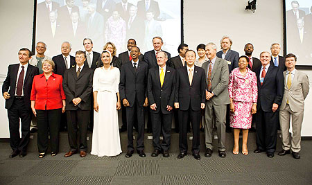 President Paul Kagame with prominent MDG advocates after their meeting yesterday (Photo Urugwiro Village)