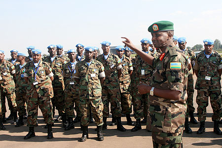 Lt. Gen. Caesar Kayizari addressing the returning soldiers yesterday at Kigali International Airport (Courtesy photo)