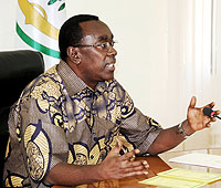 Prime Minister Bernard Makuza addressing the news conference yesterday (Photo T. Kisambira)