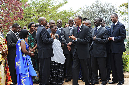 President Kagame enjoying a light moment with the Ministers after the swearing-in ceremony, yesterday (Photo Urugwiro Village)