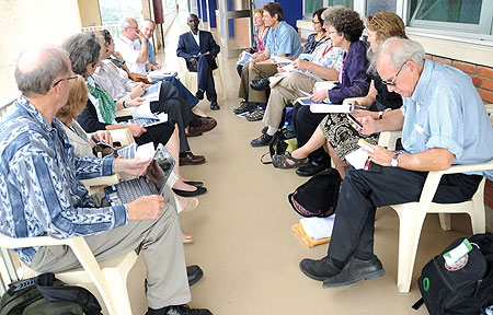 American medics on a one week CME programme discuss at King Faisal Hospital. (Photo J. Mbanda)