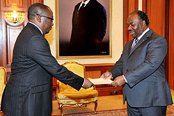 Ambassador Rugira presenting his credentials to President Ali Bongo on Thursday (Courtsey photo)