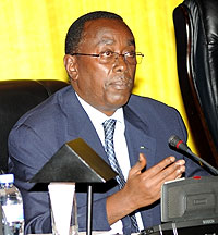 Prime Minister Bernard Makuza addressing parliament recently (File photo)