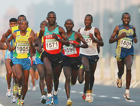 Disi (extreme right) hobbled out of the race after just 10km. Kenyau2019s John Kelai led from the front as he won the marathon.
