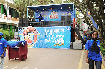 The venue was decorated in blue and red, the colours of Primus.