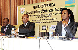 L-R; Aurelien Agbenonci, John Rwangombwa and Ngendo Karusisi during the meeting (Photo T. Kisambira)