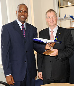 John Mirenge (L) and the outgoing CEO of RwandAir, Rene Janata early this year (File Photo)
