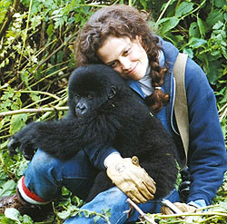 The late Dian Fossey cuddling a young gorilla (Net photo)